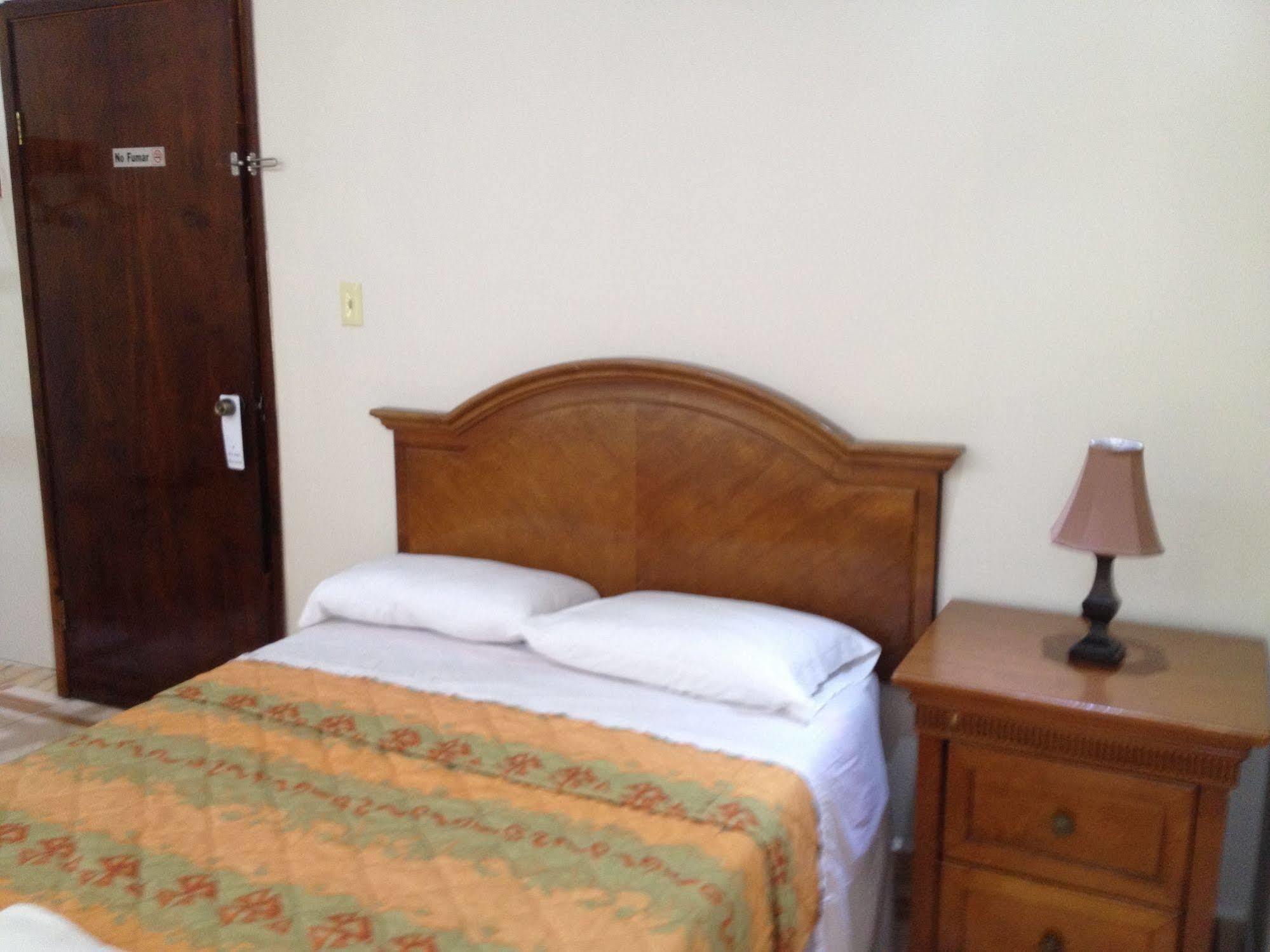 Arecibo Inn Ngoại thất bức ảnh